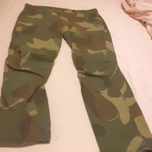 G-Star Camo print denim denim pants. Size 32 x 34